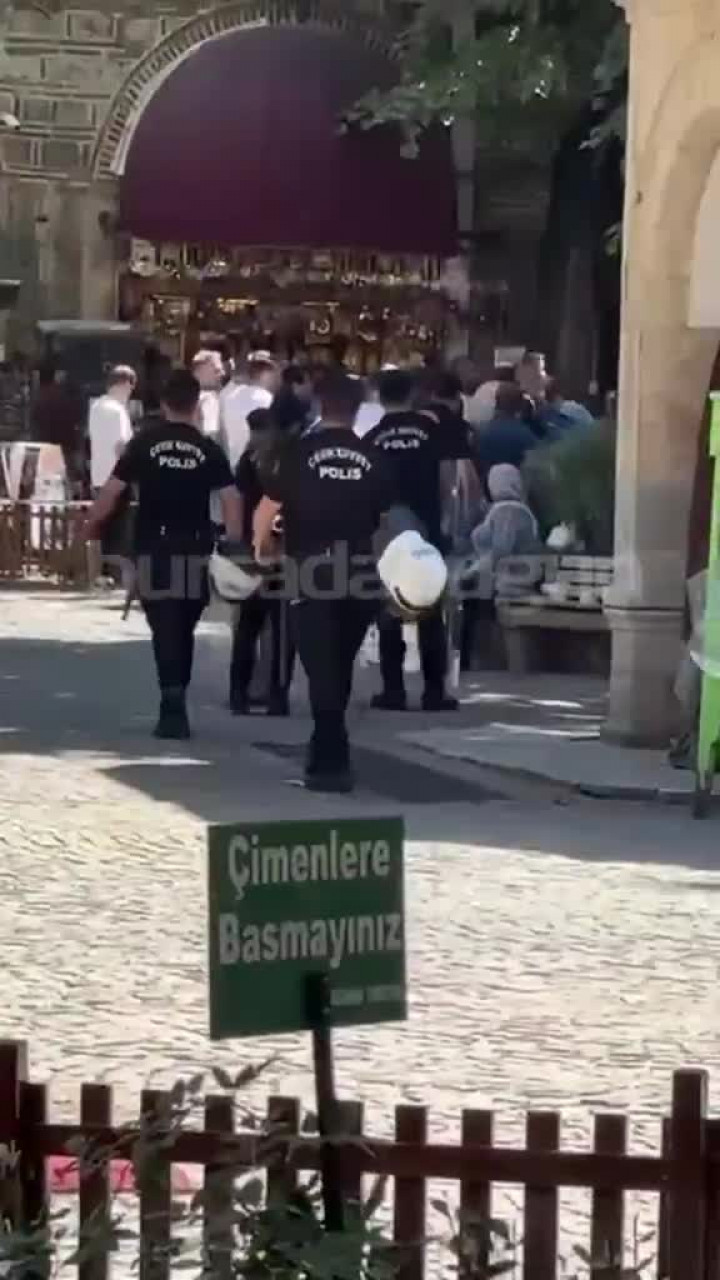 Bursa'nın meşhur hanında hareketli dakikalar! Demirler konuldu, şerit çekildi, tansiyon yükseldi