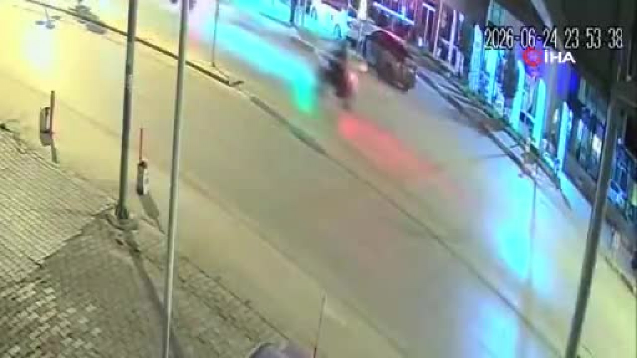 Motosiklet sürücüsünün ölümden döndüğü kaza kamerada