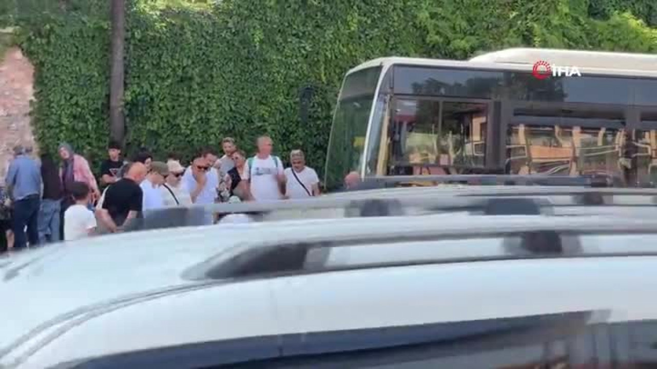 Bursa'da korkutan kaza: Anne ve bebeğine otobüs çarptı!