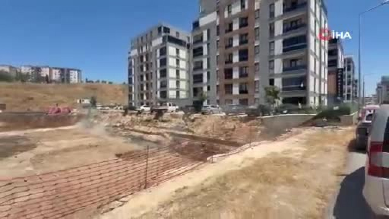 Bursa'da büyük panik! Duvar çöktü, site sakinleri zamanla yarıştı