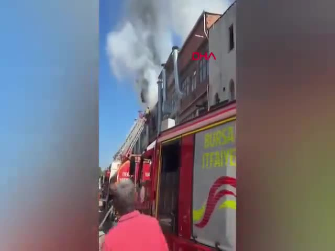 Bursa'da mobilya fabrikasında yangın!