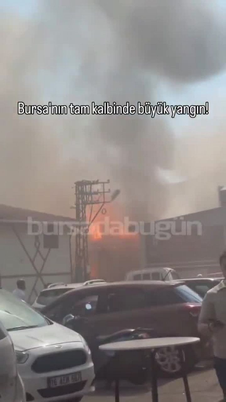 Bursa'nın tam kalbinde büyük yangın! Dumanlar her yerden görünüyor...