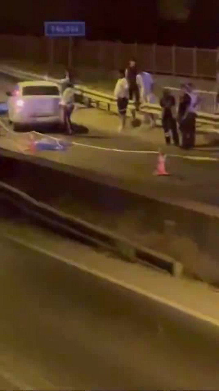Bursa yolunda otomobilin çarptığı yaya can verdi!