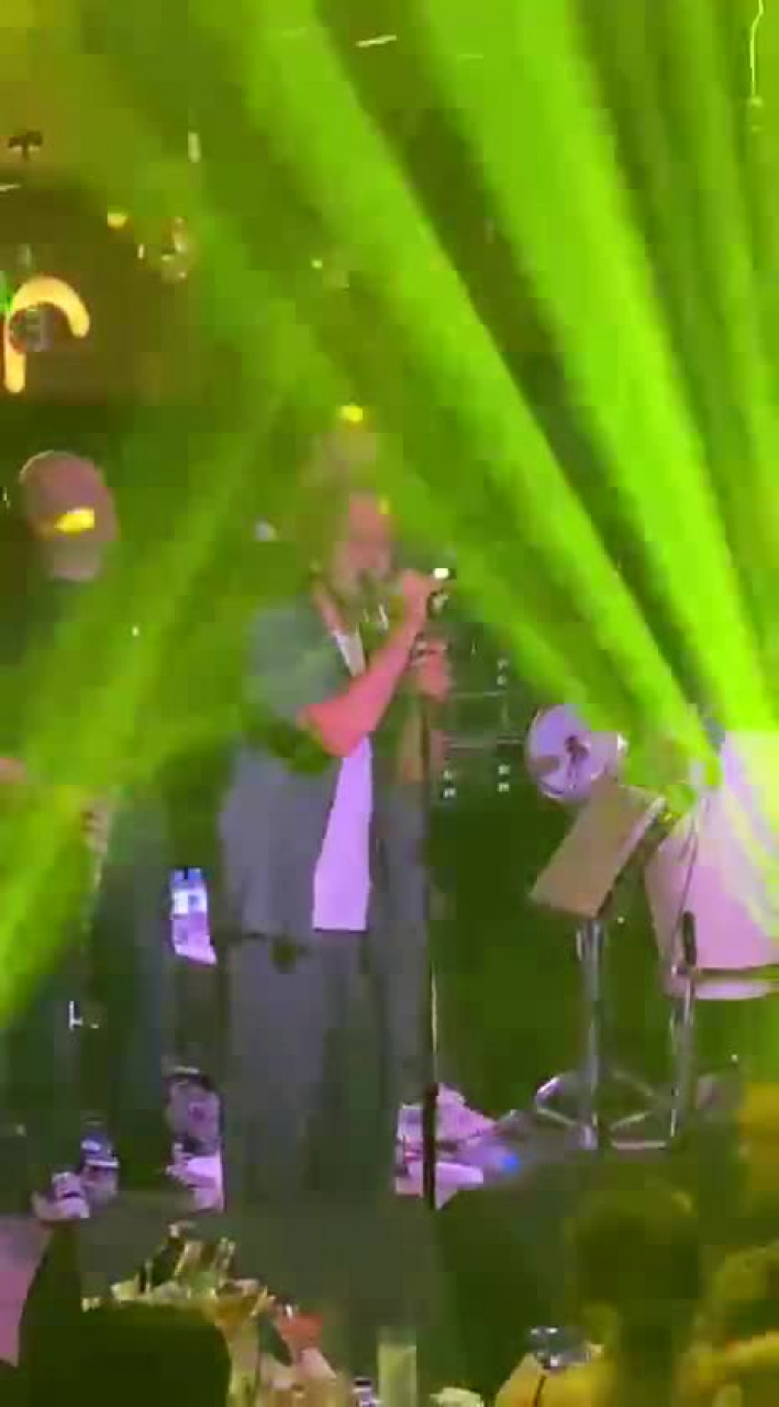 Fettah Can Bongo Bar'daki performansı geceye damga vurdu