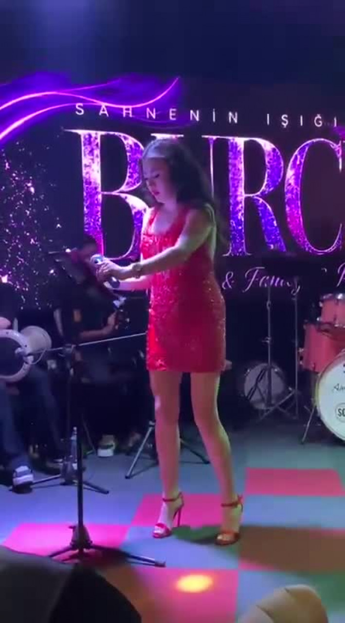 Rakkas Sahne'de Burcu Rüzgarı!