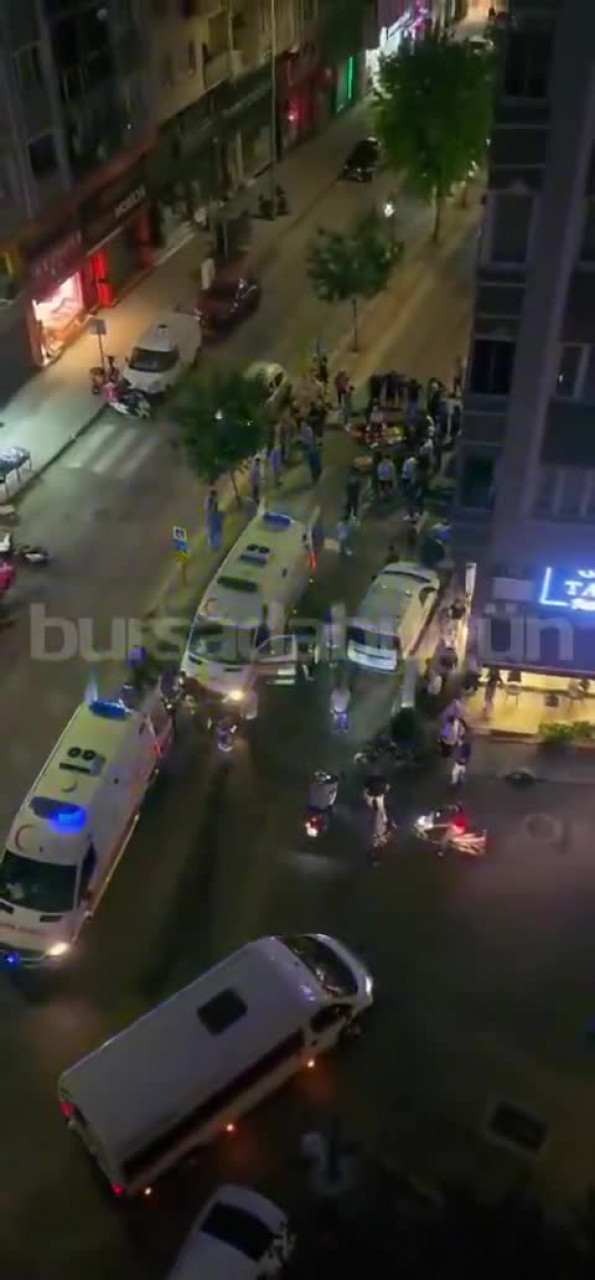 Bursa'da yürekleri ağza getiren kaza! Motosiklettekiler havaya savruldu