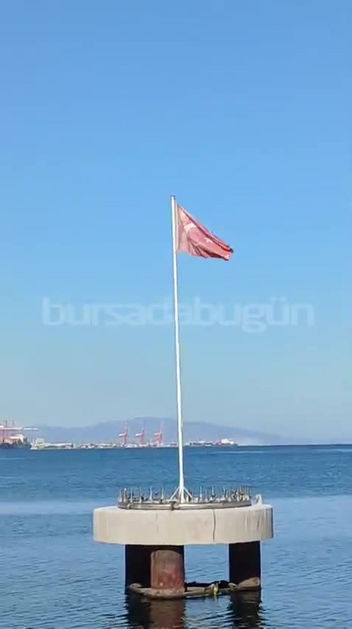 Bursa'da yıpranan Türk Bayrakları vatandaşların gündeminde!