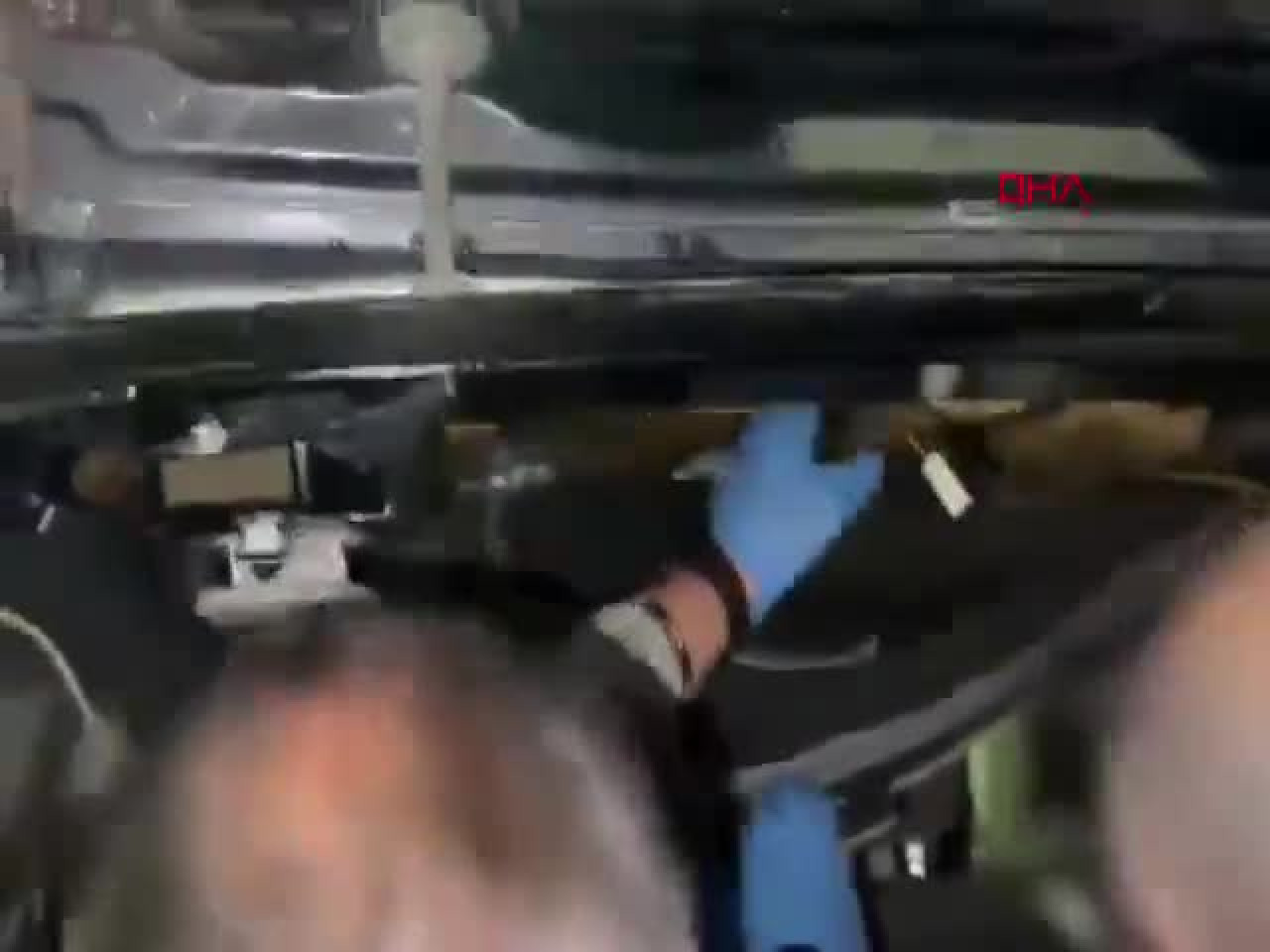 Gizli bölgeye sakladı ancak yine de yakalandı! Kilolarca uyuşturucu ele geçirildi...