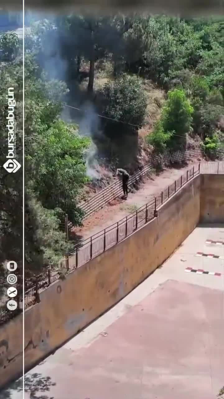 Bursa'da okulun arkasında yangın! Vatandaşlar seferber oldu...