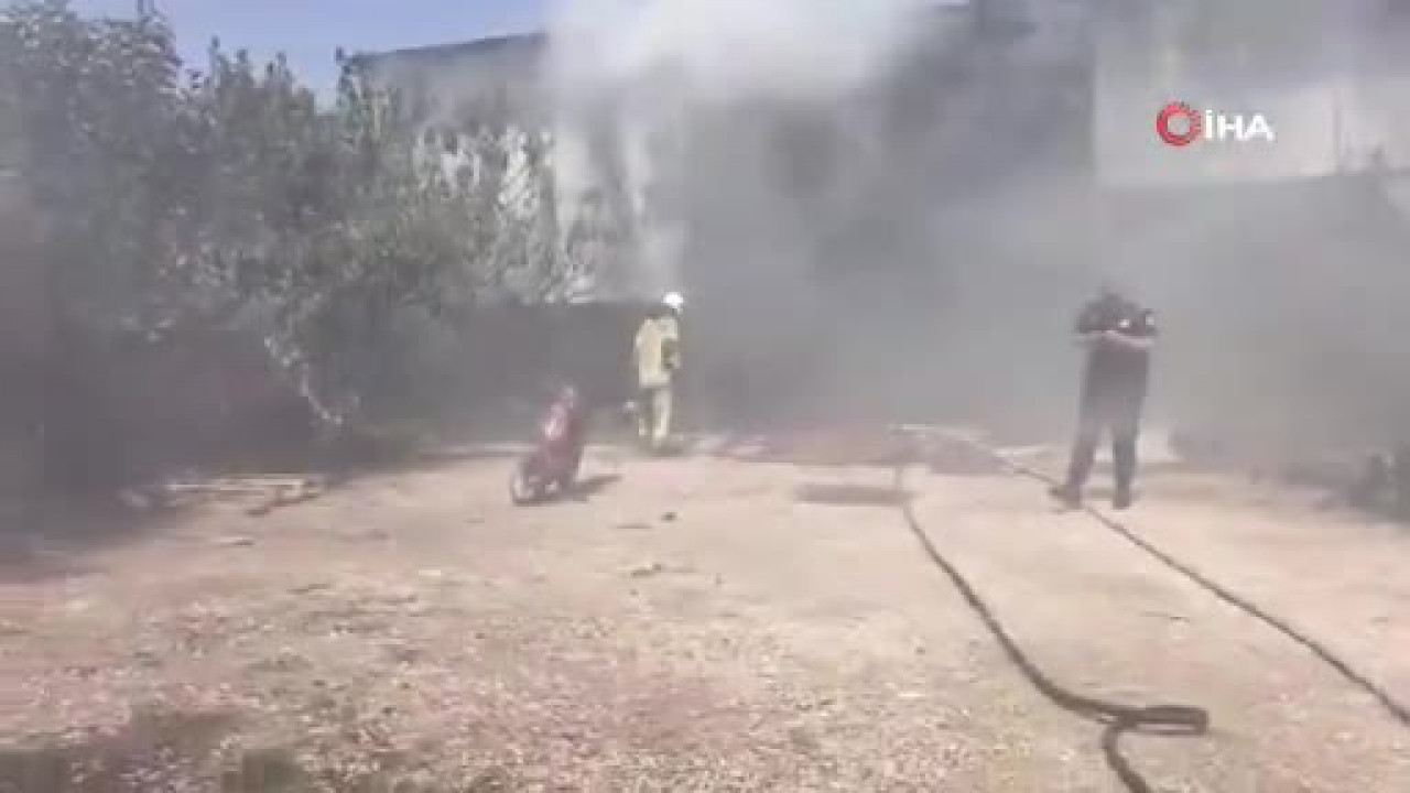 Bursa'da büyük yangın! Depo kül oldu, küçük çocuğun feryadı yürek dağladı