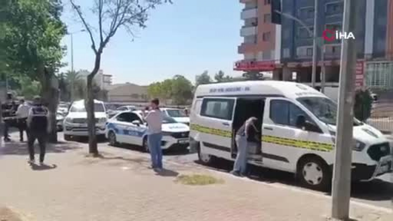 Şanlıurfa'da durakta dehşet! Boşanma aşamasındaki eşini silahla vurdu