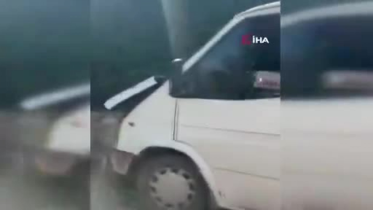 Bursa'da minibüs ile otomobil çarpıştı! Çok sayıda yaralı var...