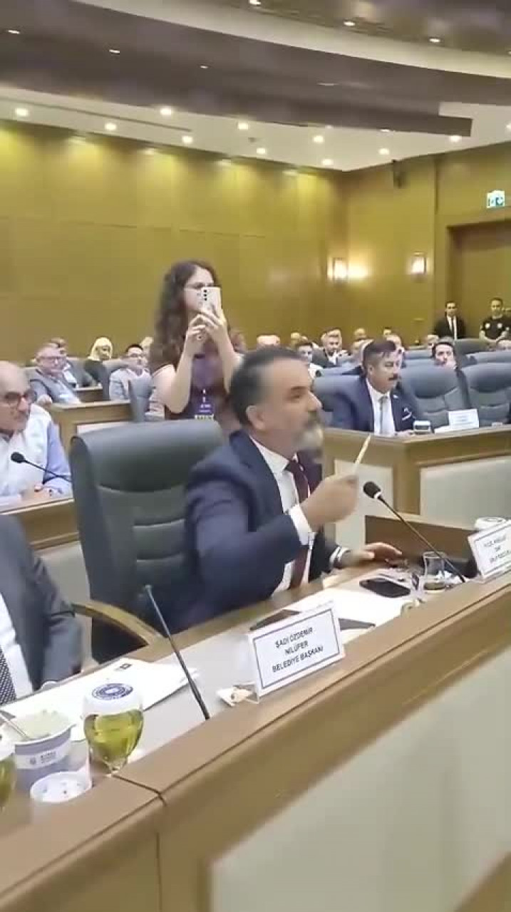 Bursa Büyükşehir Meclisi'nde gergin anlar: CHP grubu meclis oturumunu terk etti
