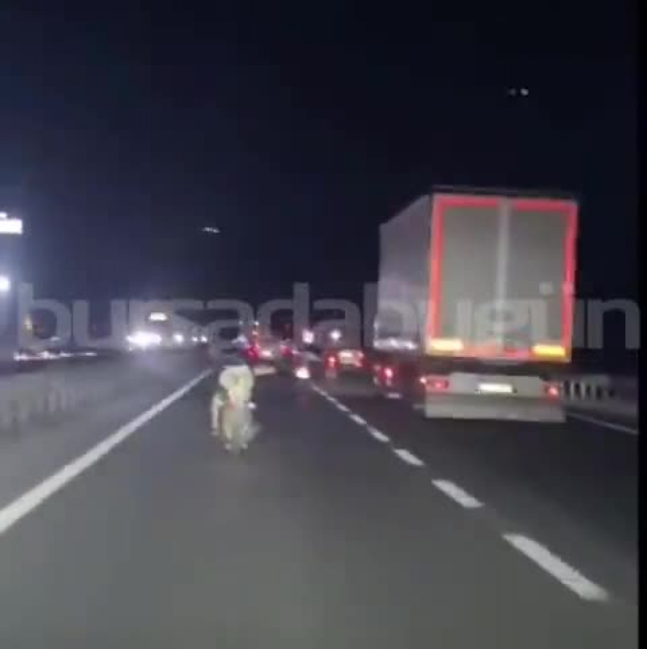 Bursa'da genç motosikletlilerin ölümle oyunu! Kameralar o anları kaydetti...