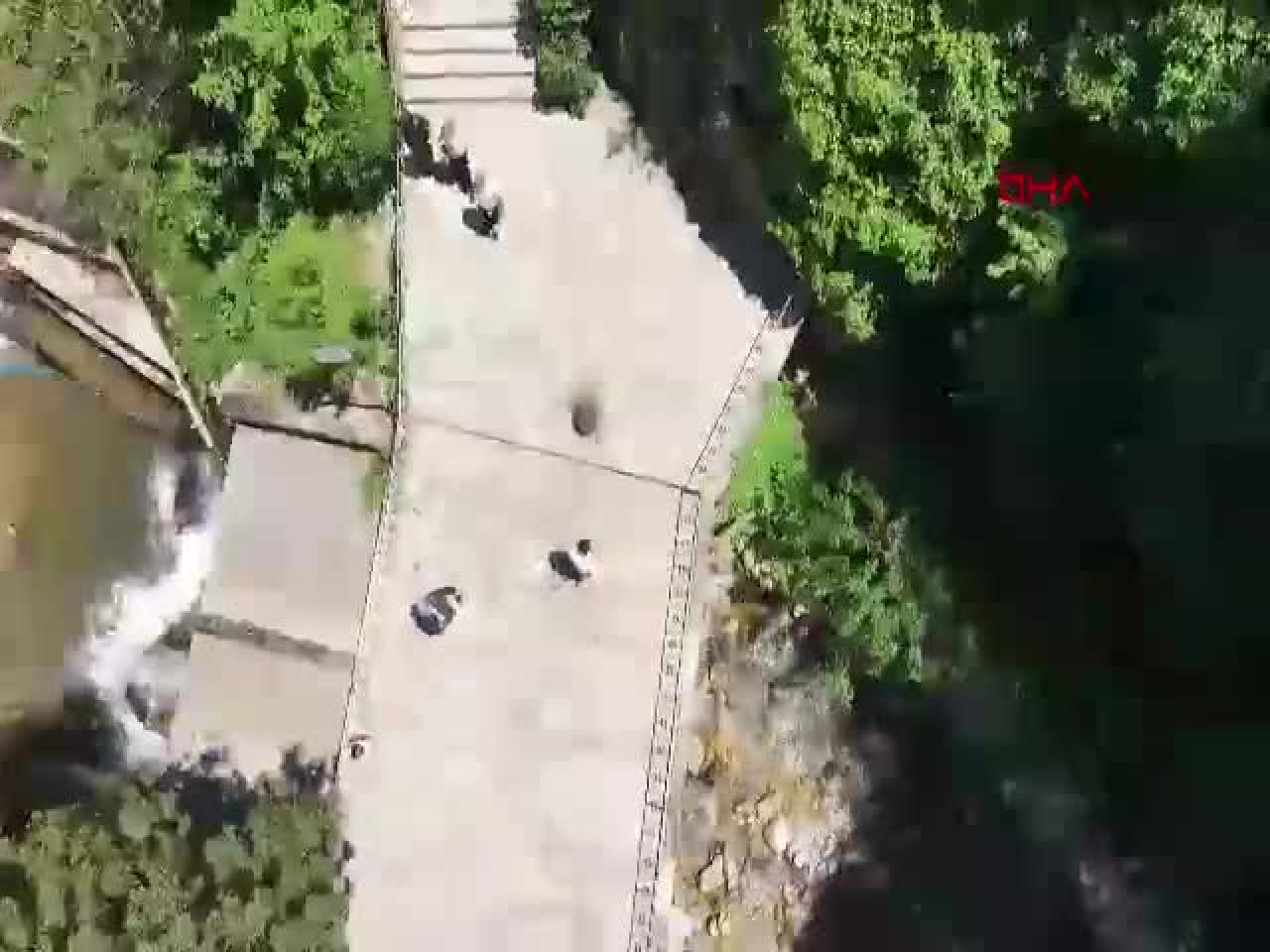 Dışarısı kavuruyor, içerisi 15 derece! Bursalılar oraya akın ediyor...