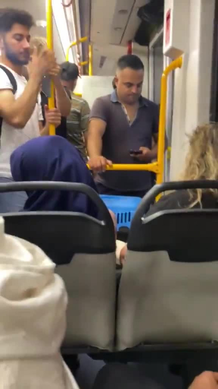 Bursa metrosunda kahkaha attıran olay!