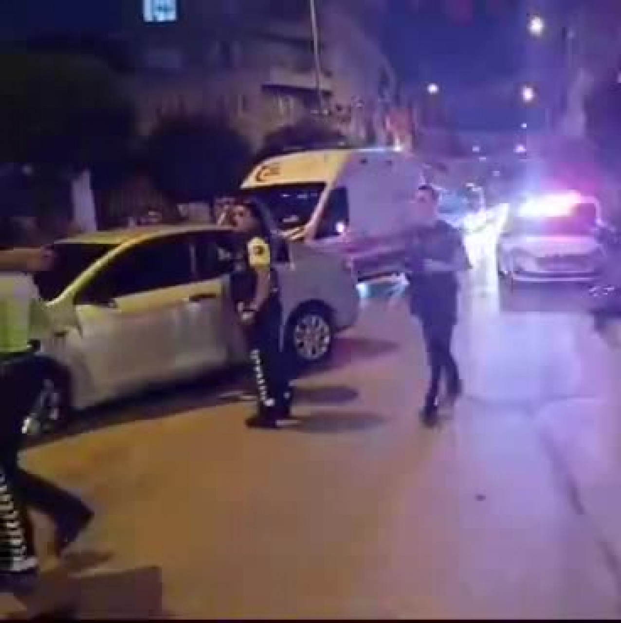 Bursa'da motosiklet karşı yönden gelen araçla çarpıştı! Yaralı var...