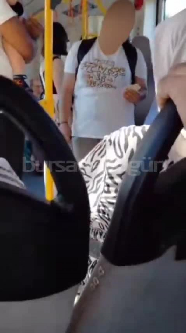 Bursa metrosunda kaydedildi: "Sürekli oluyor" diyerek tepki gösterdiler!