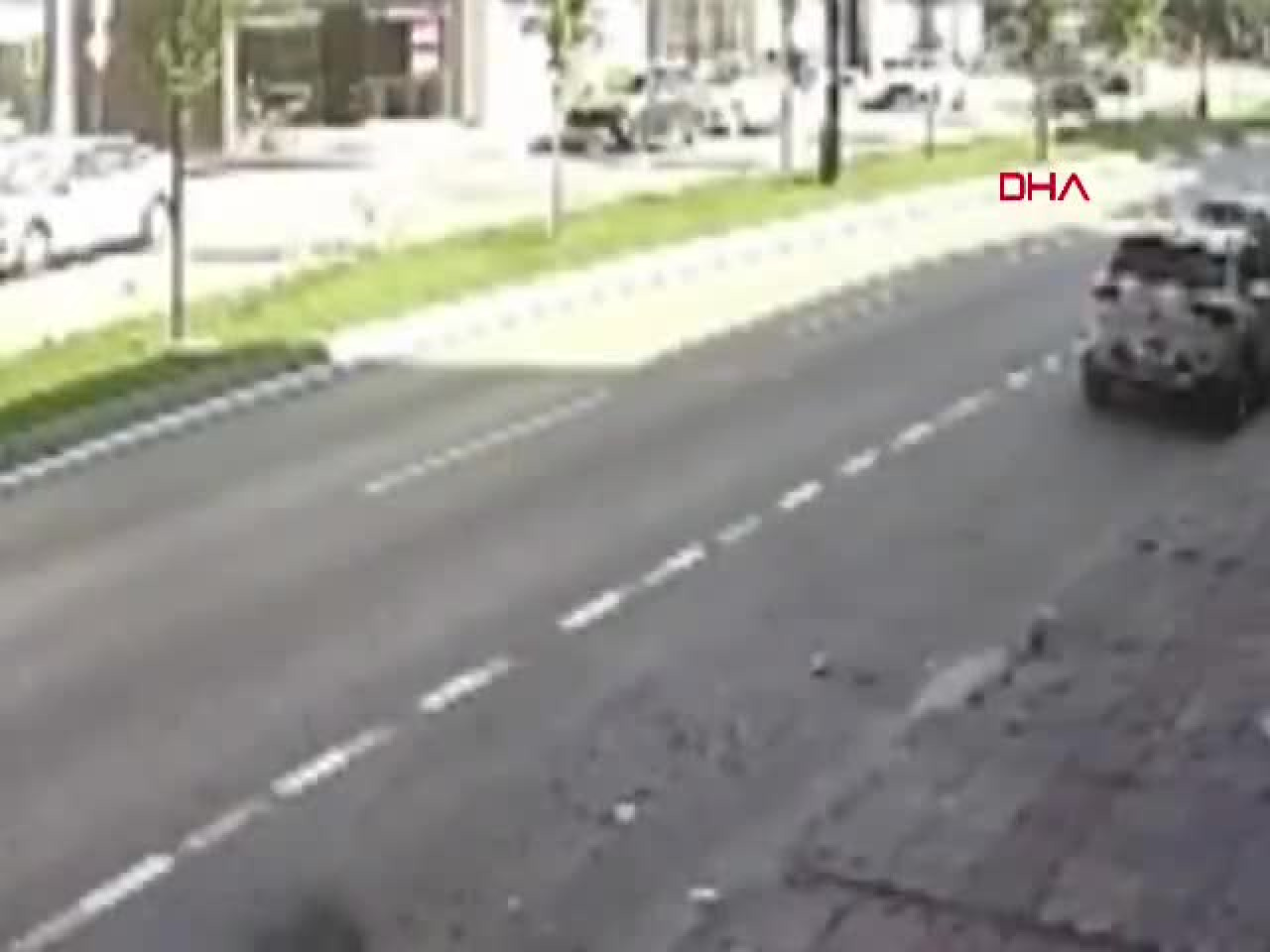 Bursa'da feci kaza! Ağaçları devirdi, takla atıp karşı şeride geçti