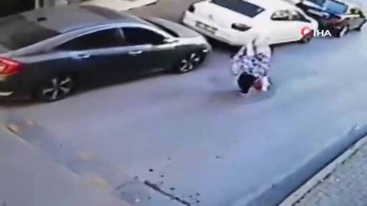 Skandal anlar kamerada! Arkadan yaklaştı, kadına dehşeti yaşatıp kaçtı