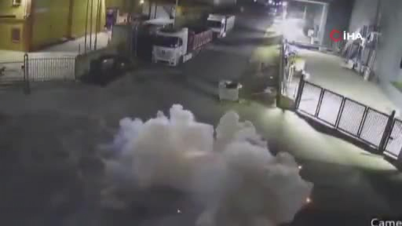 Fabrikayı kundaklamak istedi, elinde patladı! O anlar kamerada...