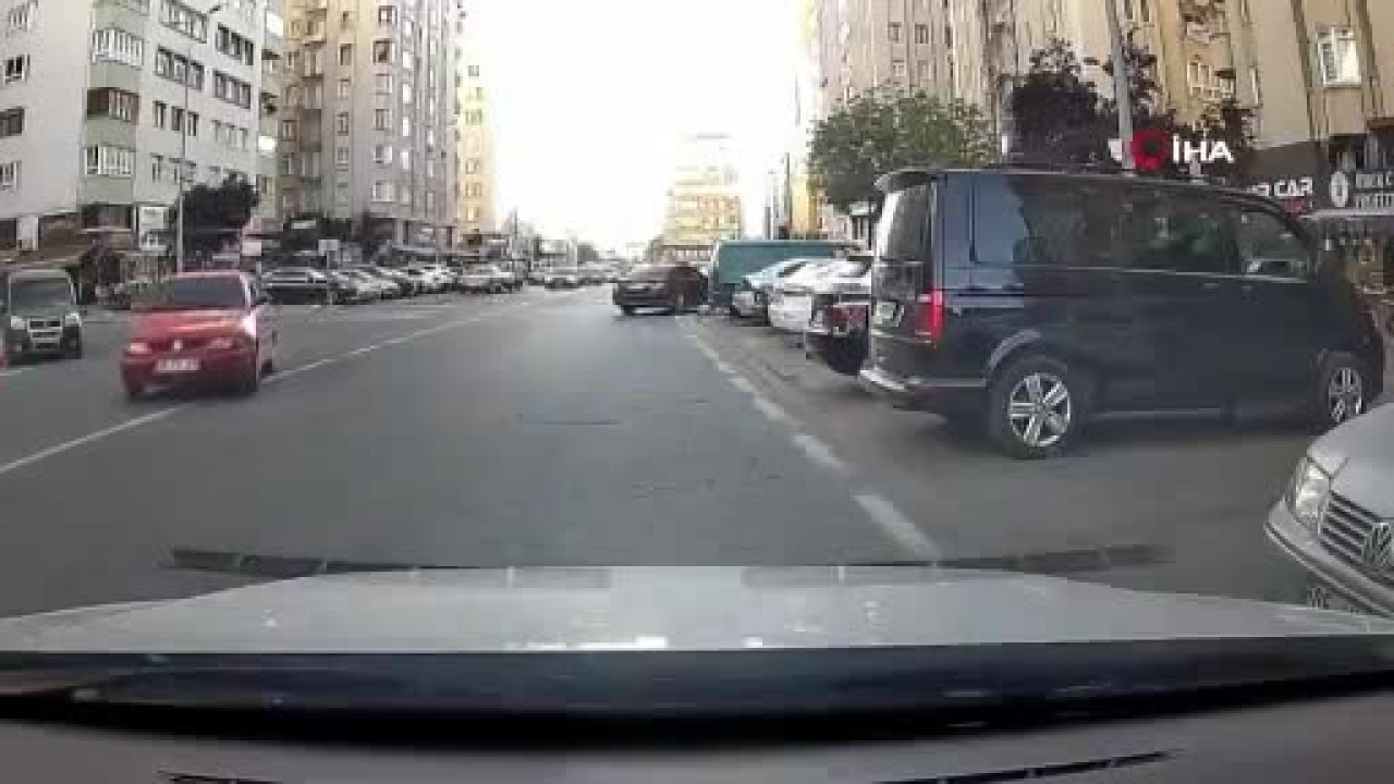 Park yeri savaşını bastonlu yaşlı kadın kazandı! O anlar kamerada...