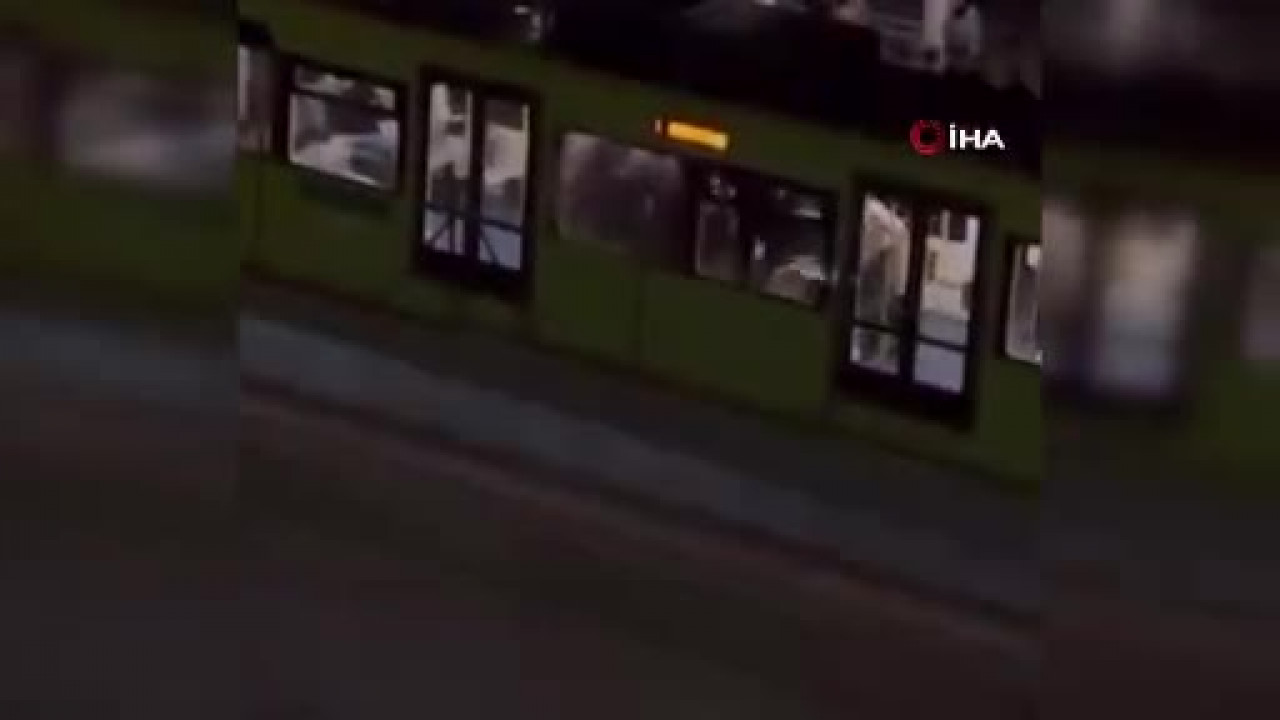 Bursa metrosunda yumruklu kavga! Yolcular panik yaşadı, seferler aksadı...