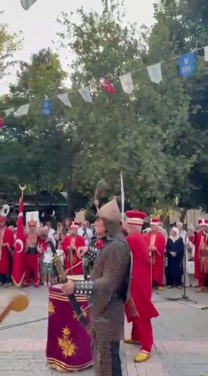 Bursa'da 700 yıllık fetih ruhu mehterle yaşatılıyor