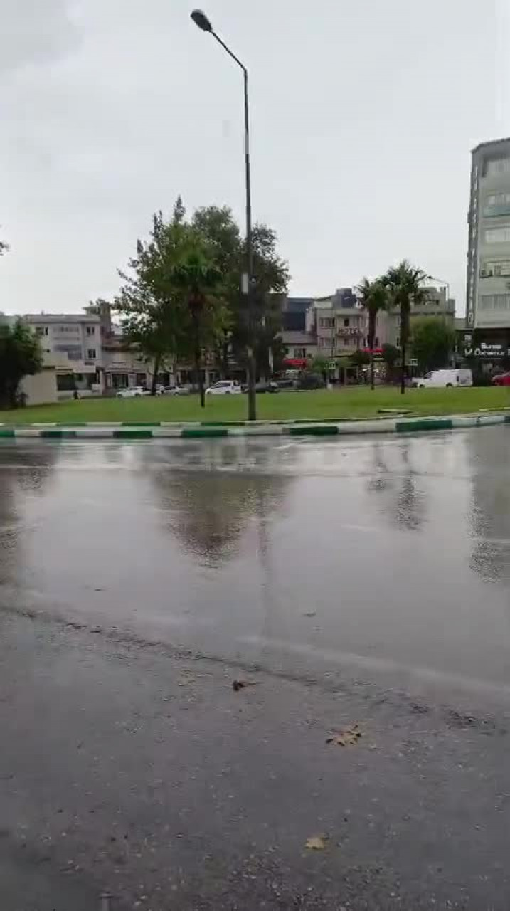 Bursa'da bir anda bastırdı! Kent genelinde hayat aksadı