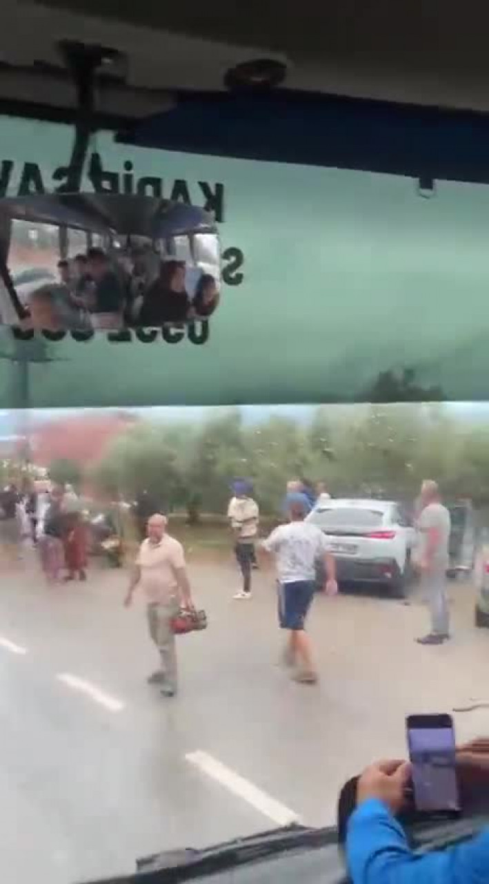 Bursa'da aynı viraj yine kaza getirdi! Tanker otomobile çarptı
