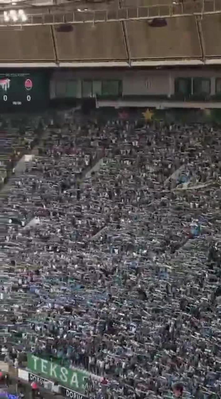 Bursaspor taraftarı stadı doldurdu!
