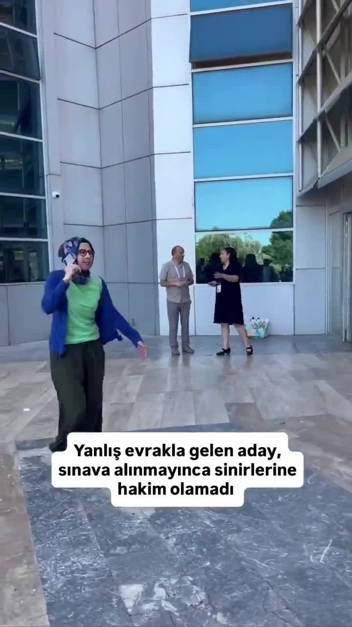 Öğretmen adayı kimliksiz sınava giremeyince sinir krizi geçirdi! "Önce sorumluluğunu bileceksin"