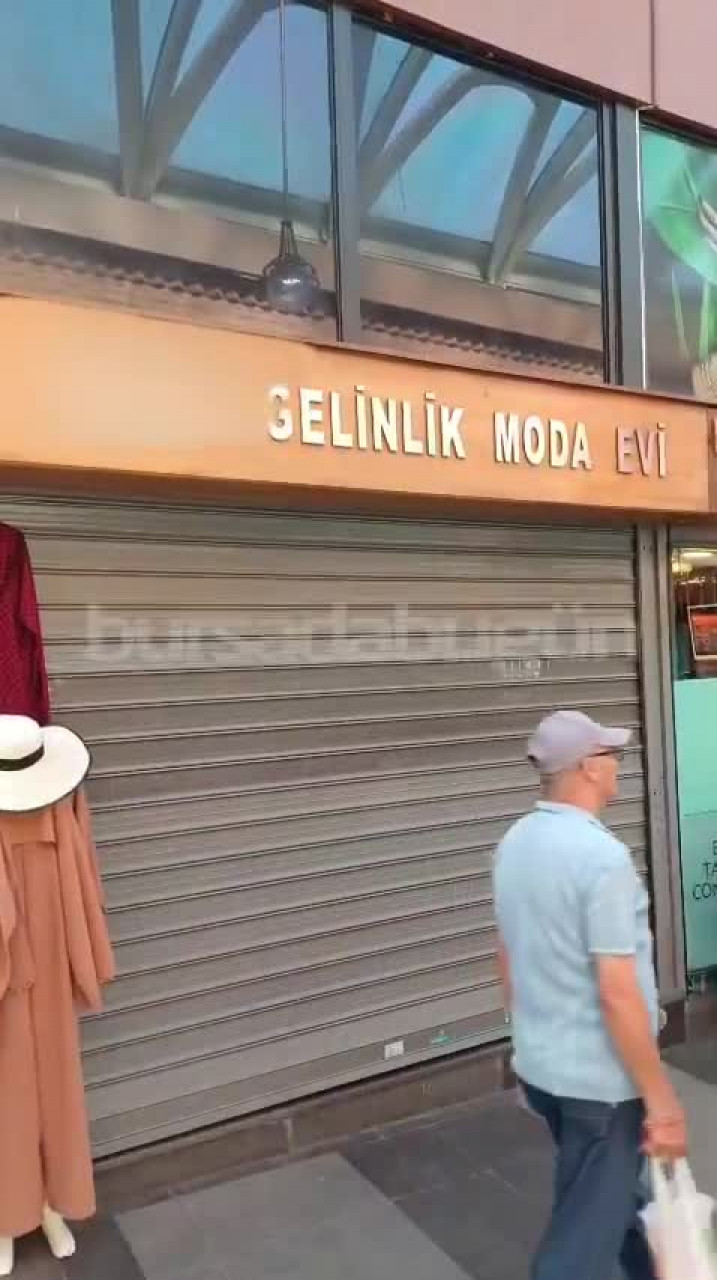 Bursa'da vitrinler bir bir değişti! Tarihi çarşının adını yaşatan sadece tek bir esnaf kaldı