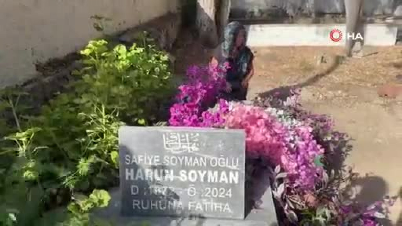 Safiye Soyman oğlunun mezarında gözyaşlarına boğuldu: "Bu acı hiç dinmiyor"