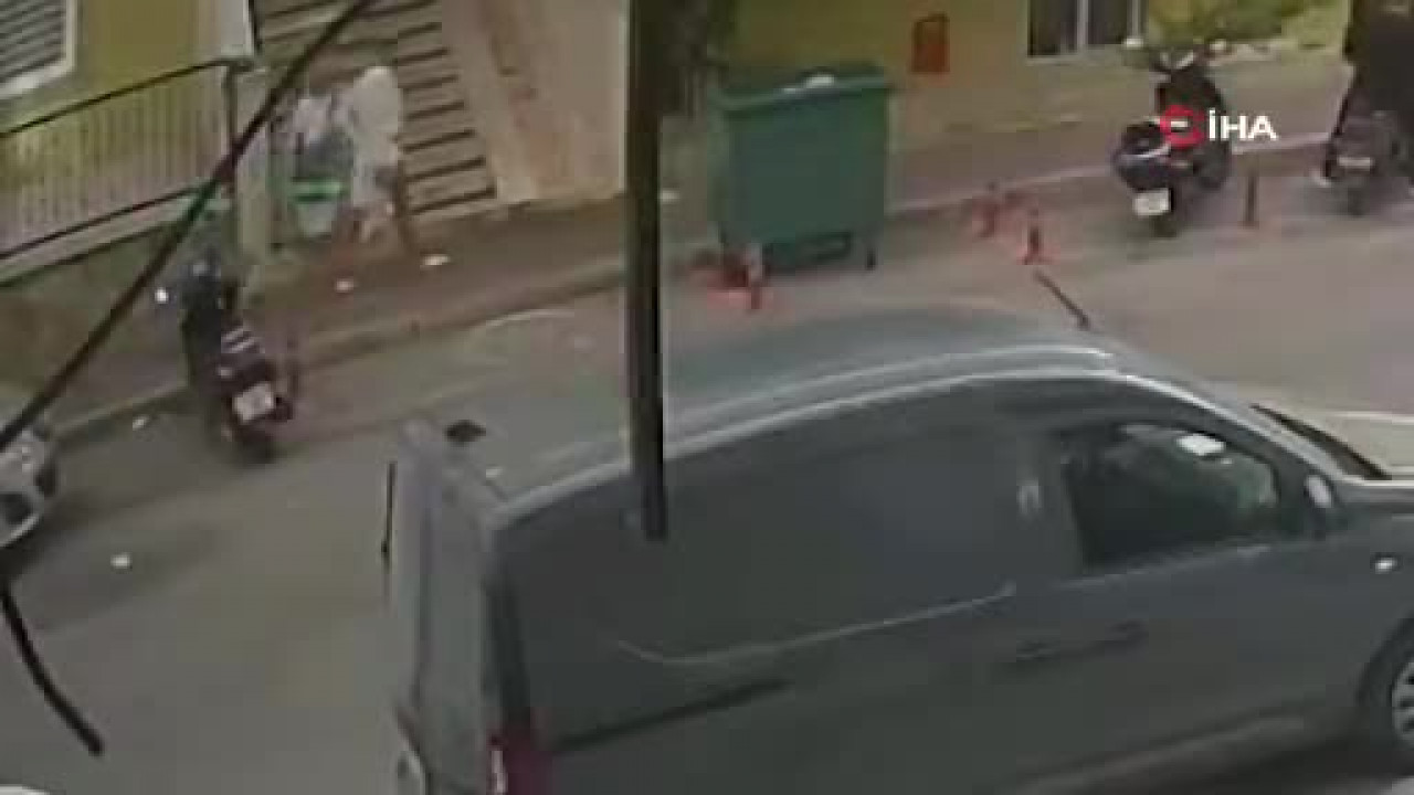 Alanya'da kediyi yere fırlatan çocuk kamerada! Görüntüler tepki topladı