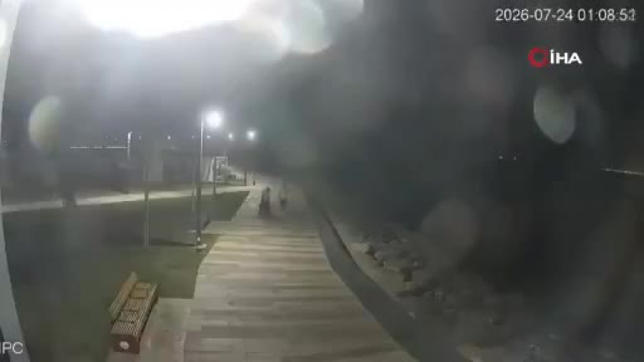 Yürekleri ısıtan görüntü! Polise teşekkür etti...