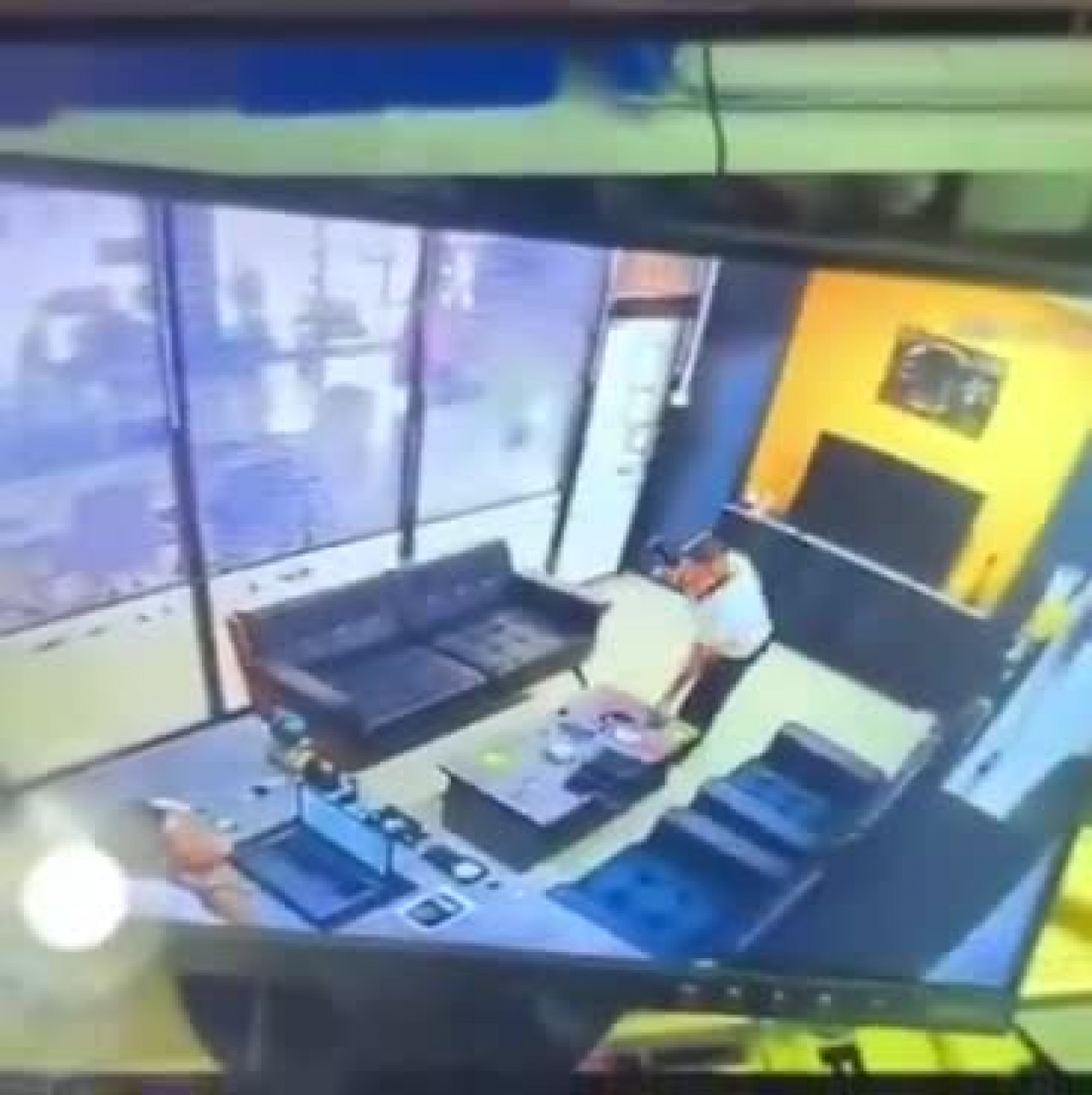 Emlak ofisinde iki kişinin öldüğü dehşet anları kamerada!