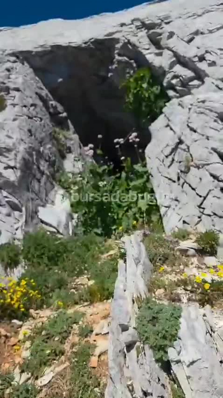 Uludağ'ın en ürkütücü noktasına girdi! İçeride karşılaştıkları şaşırttı