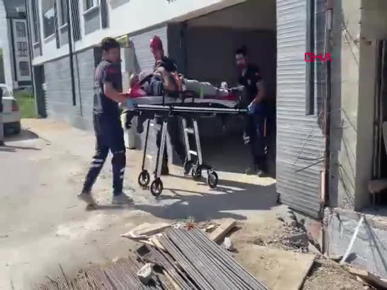 Bursa'da kriko faciası! 1,5 tonluk otomobilin altında kaldı, durumu ağır...