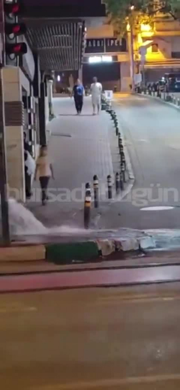 Bursa'nın göbeğinde akılalmaz sorumsuzluk! Yangın vanasını açıp kayıplara karıştılar