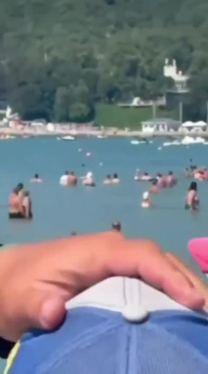 Plaj alevler içinde kaldı! Çok sayıda ölü ve yaralı var...