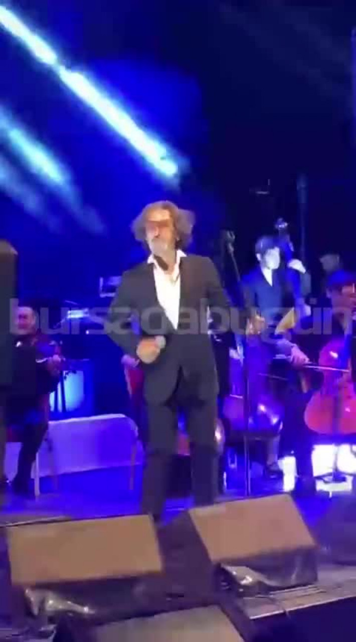 Fettah Can'dan Bursa'da unutulmaz gece! Binlerce kişi şarkılara eşlik etti ...