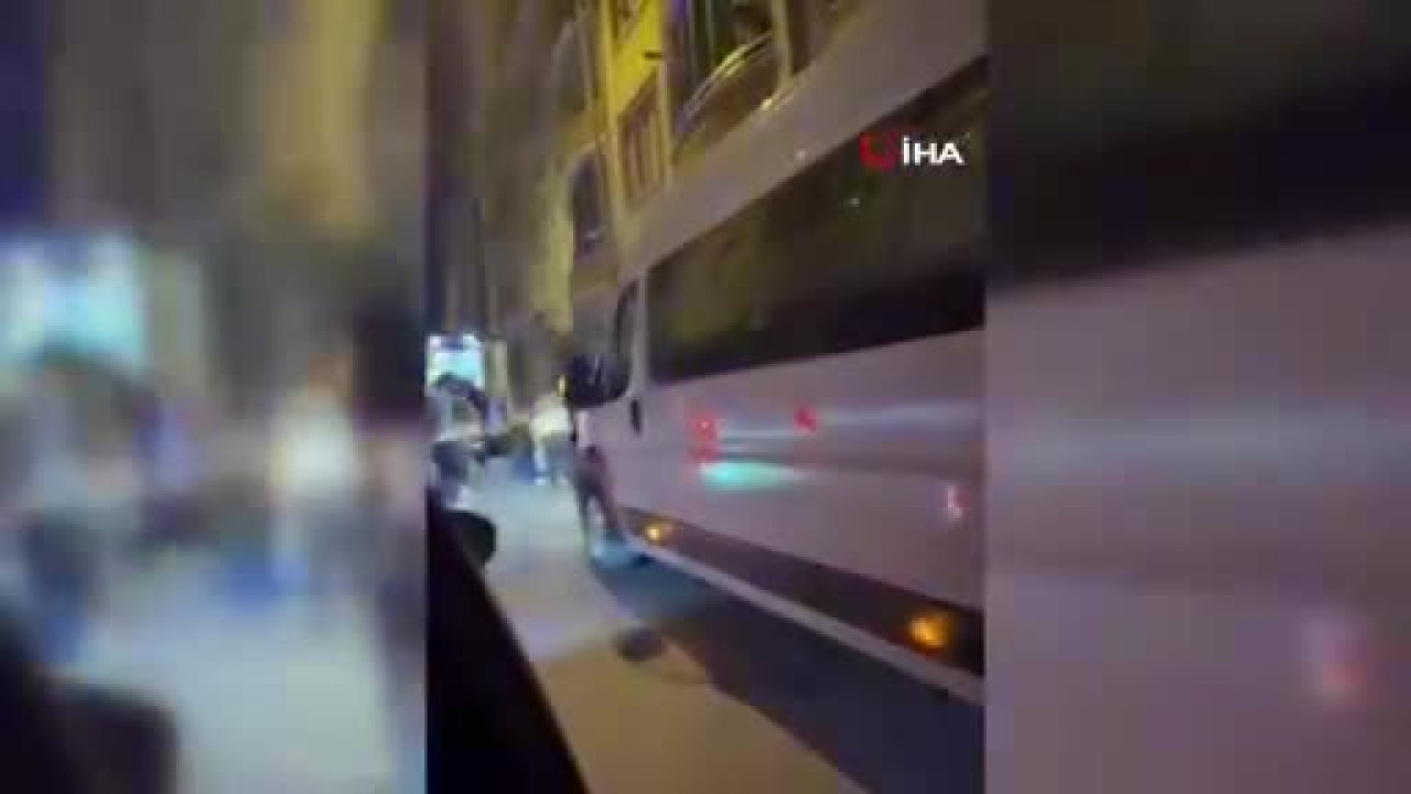 Bursa'da korku dolu anlar! Yola çıkan çocuk minibüsün altında kaldı