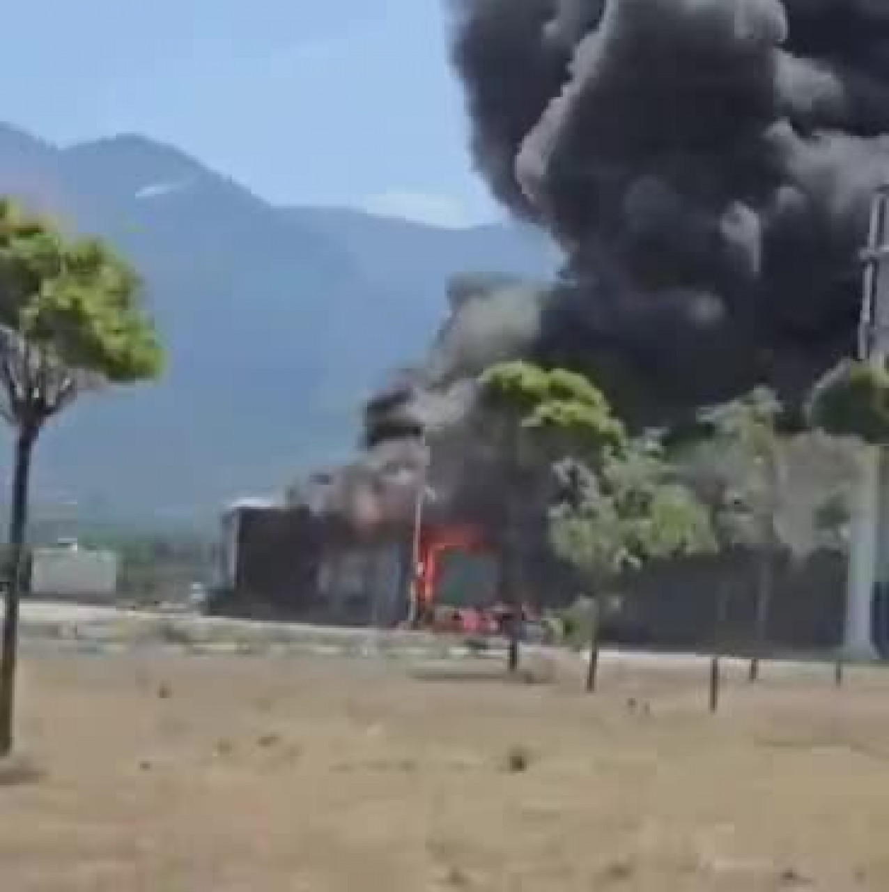 1-Bursa'da bir anda gökyüzü karardı! O anlar kamerada