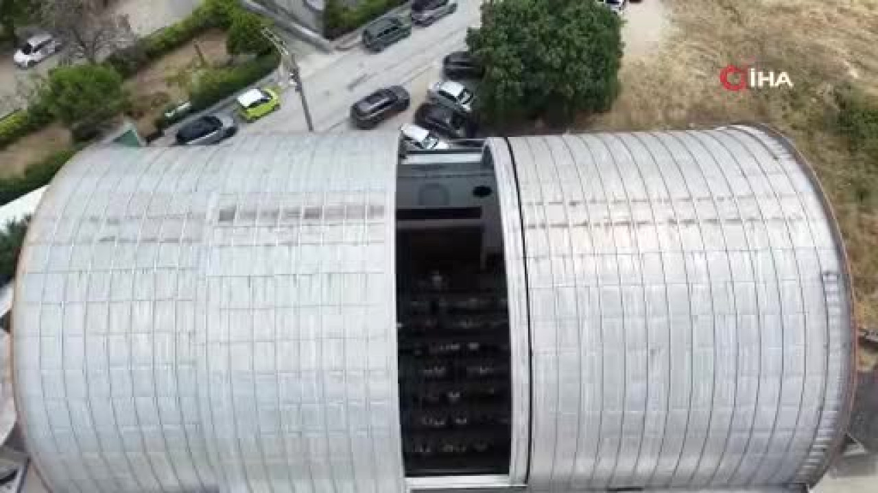 Bursa'da gören bir daha bakıyor! Otomobil sunroof'u değil, cami kubbesi...