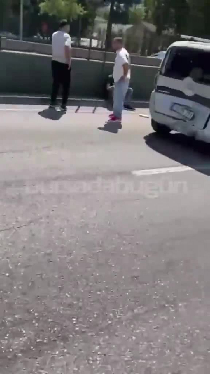 Bursa'da zincirleme kaza! Üç araç birbirine girdi...