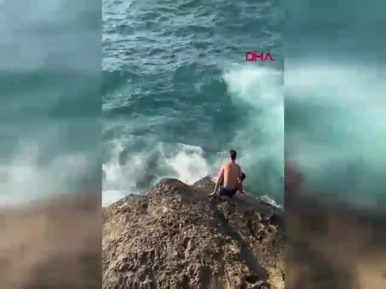 Arnavutköy'de korku dolu anlar! "Lan boğuluyorum" diyerek yardım istedi