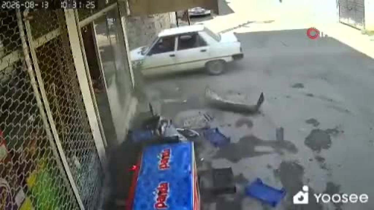 Motosiklet sürücüsü metrelerce havaya fırladı