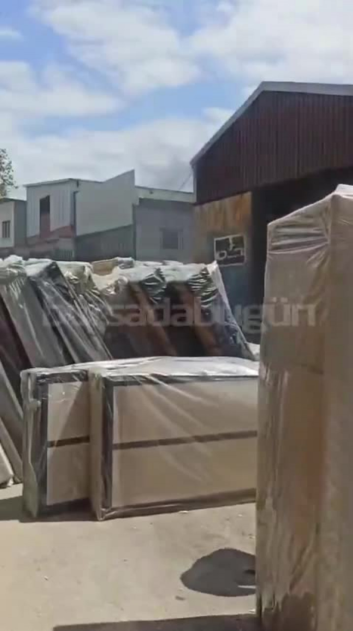 Bursa'da yatak firmasında yangın çıktı! İtfaiye ekipleri müdahalede