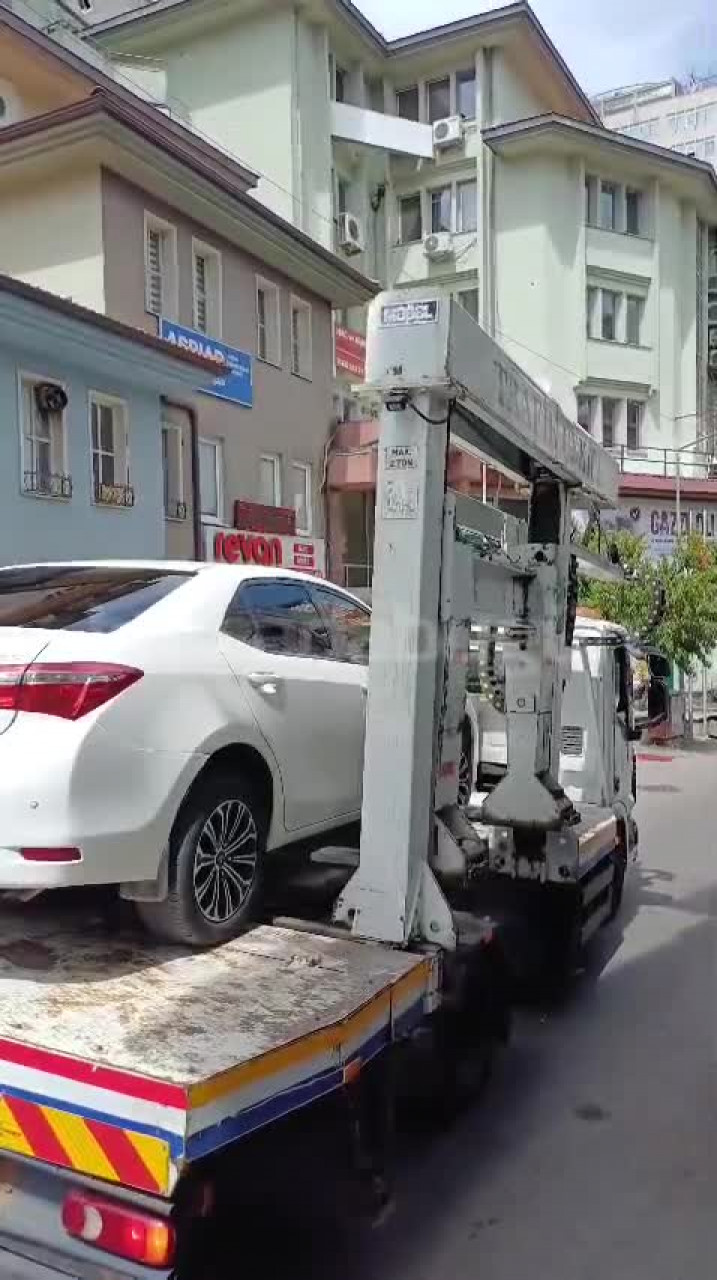Bursa'da uygunsuz parka geçit yok! Araçlar tek tek çekiliyor